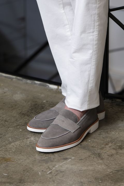 BRIGLIA 1949を使用した、ホワイトカーゴで魅せる大人の洗練カジュアル