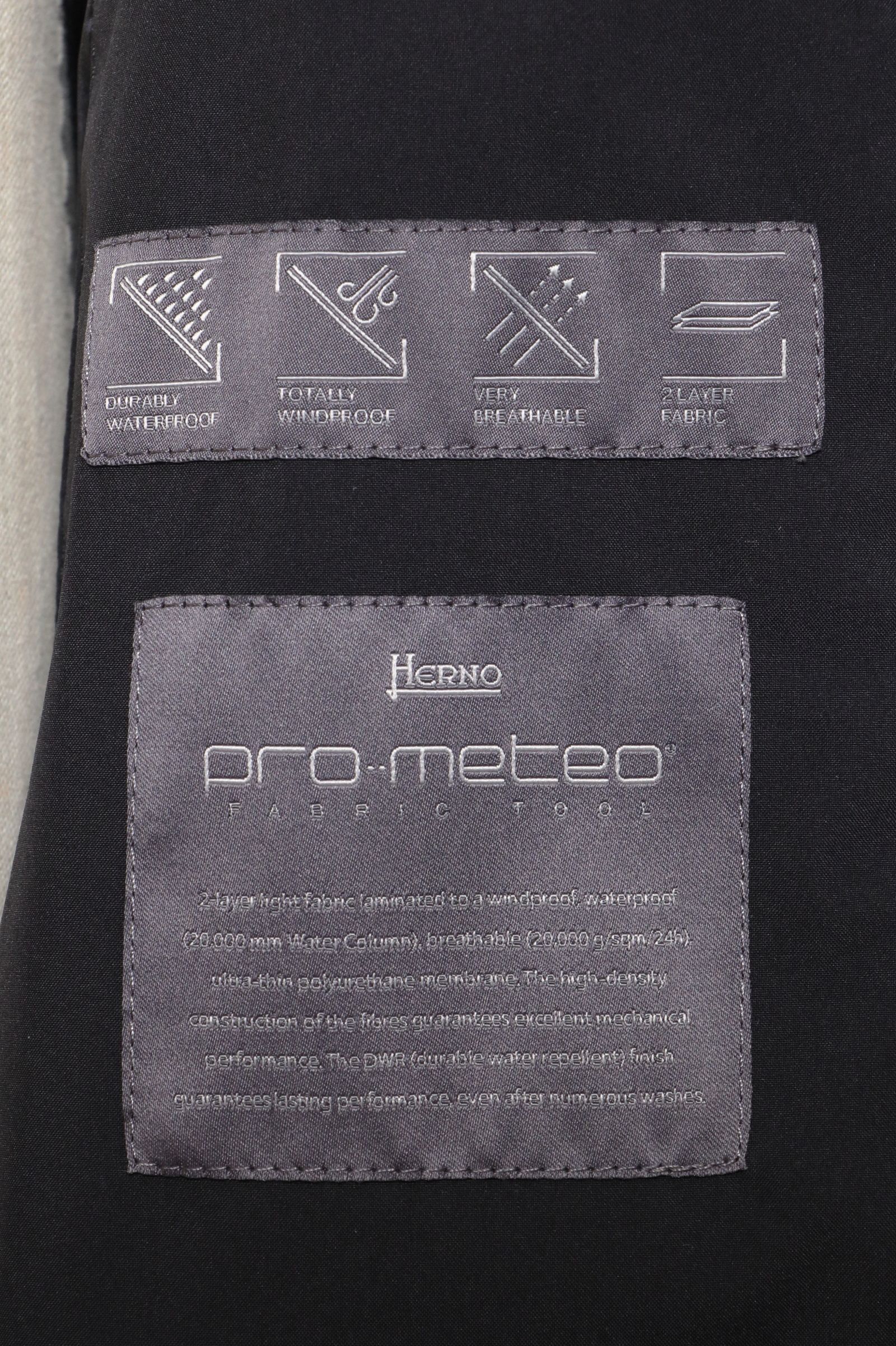 【FUNCTIONAL WARDROBE】 2レイヤー デタッチャブル フーディー ダウンチェスターフィールドコート / ブラック 9300