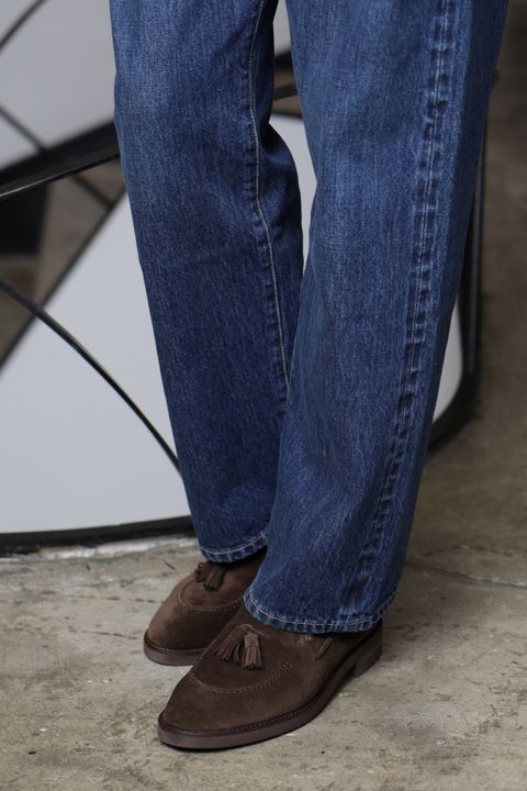 ワイドデニムを上品に着こなす都会派スタイル