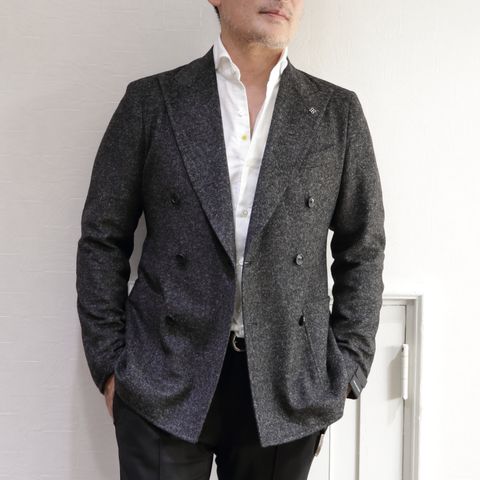 TAGLIATORE メランジウールジャージダブルジャケットを使用したモノトーン モード ジャケパンスタイル