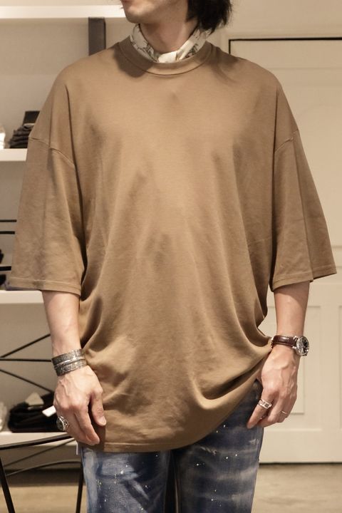 "ビッグT"を使用した大人ストリートコーデ