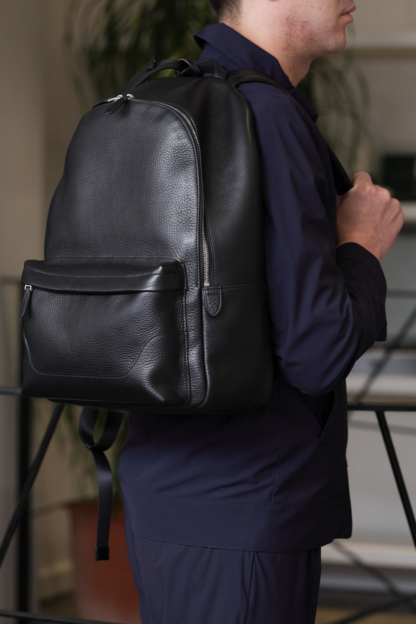 DISTRETTO12 セットアップを使用した、シンプルで差がつく大人のスポーティコーデ