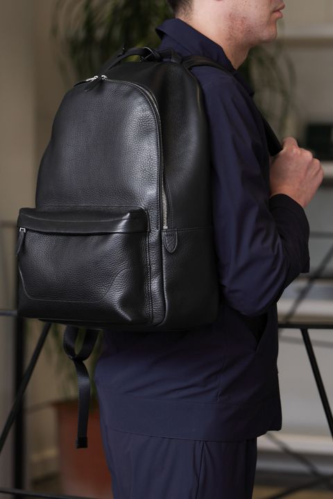 DISTRETTO12 セットアップを使用した、シンプルで差がつく大人のスポーティコーデ