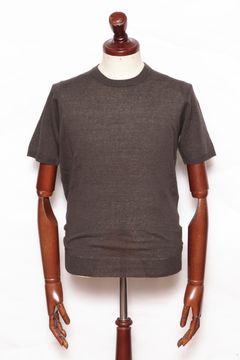 HERNOリネンミリタリージャケットを使用したフェイドカラーコーデ