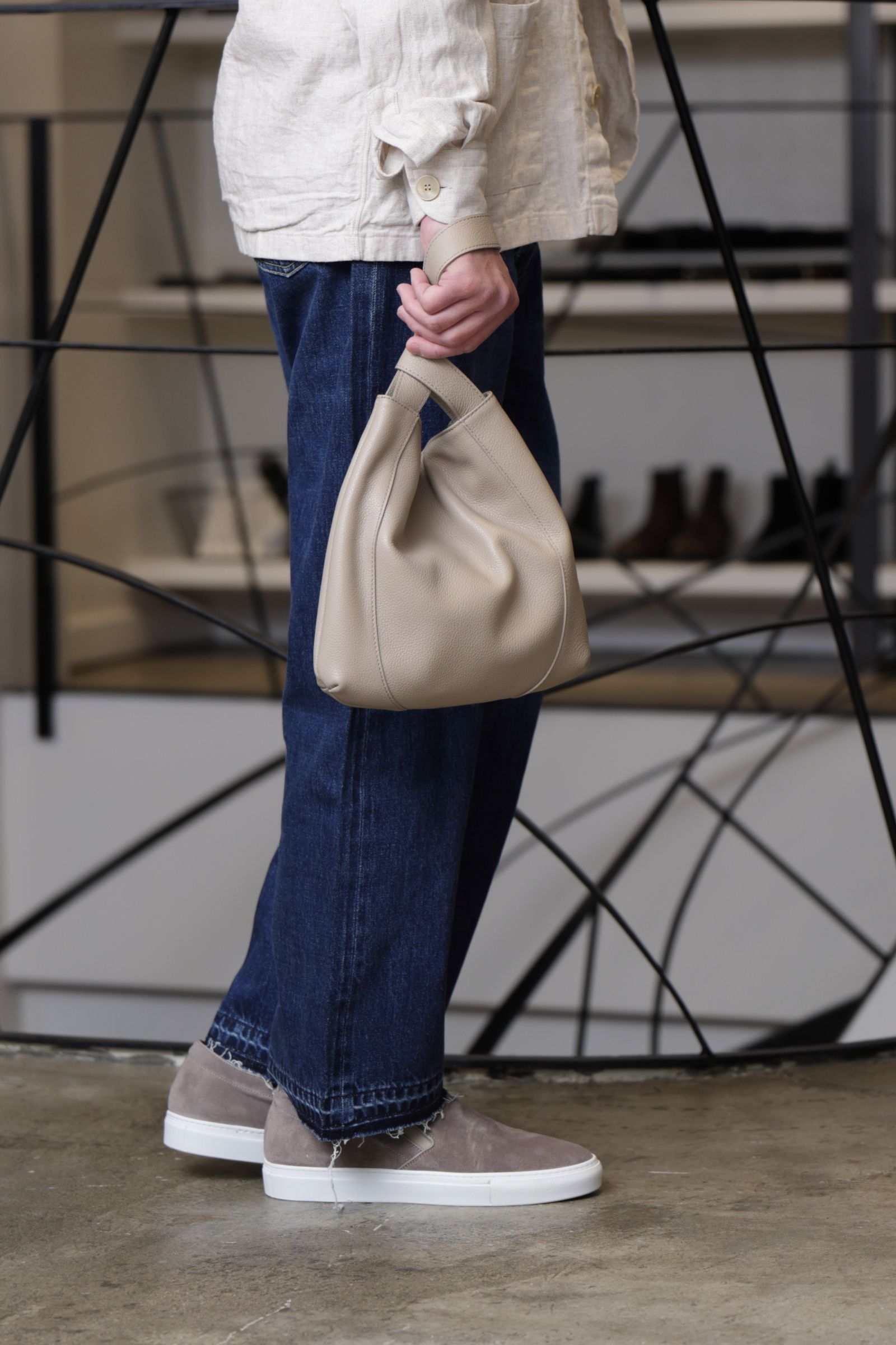 ES:S ワイドデニムを使用した、スキッパーで引き締めるワイドデニムスタイル