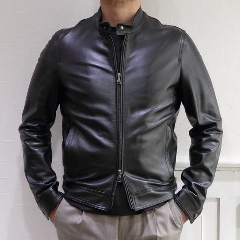 EMMETIライダースJURIを使用したドレスカジュアルスタイル