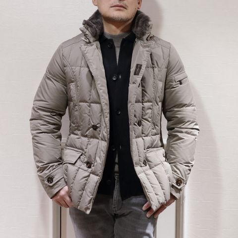 "MooRER"ダウンジャケットSHIROを使用したドレスカジュアルスタイル