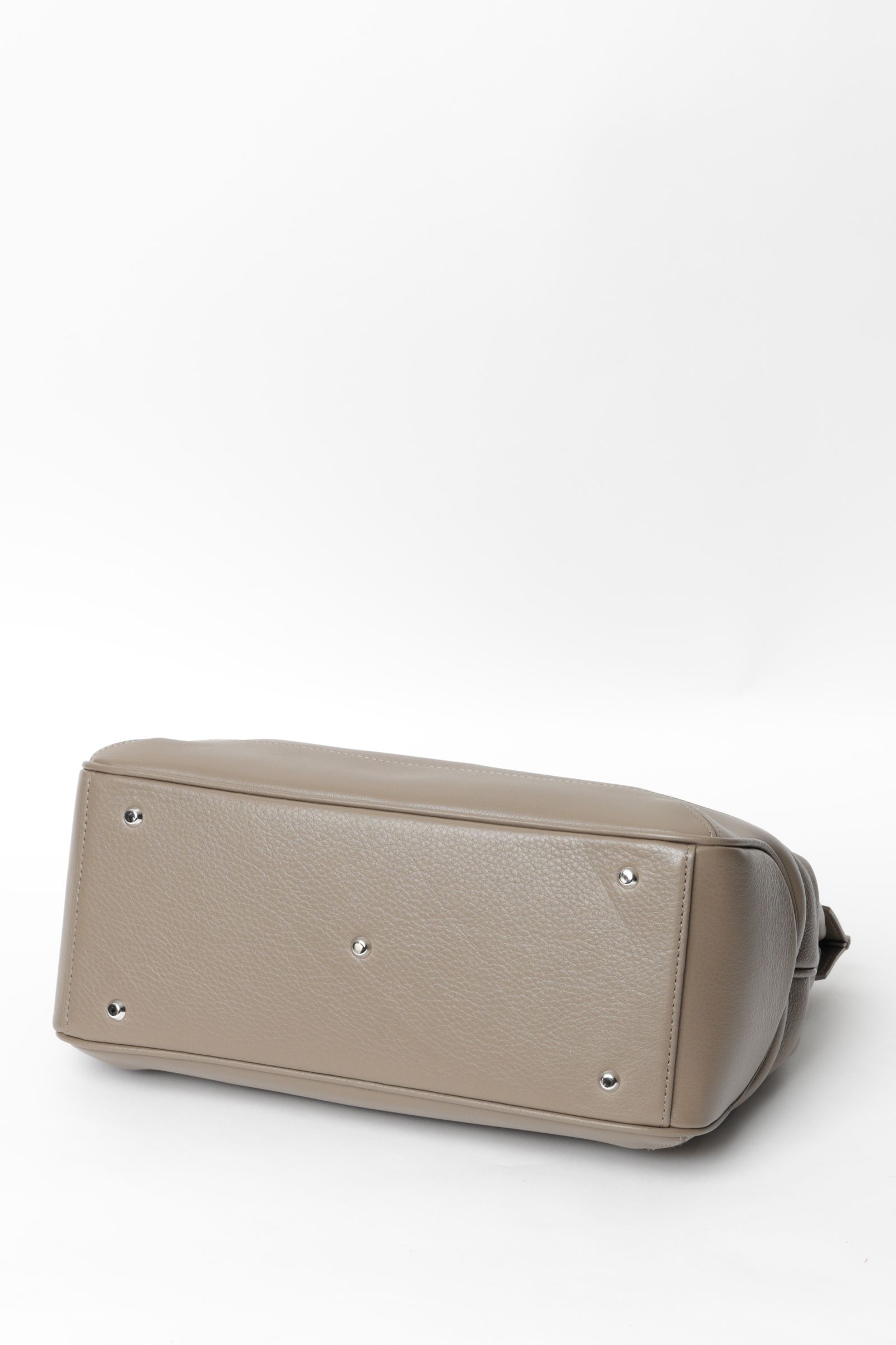 Maiden Voyageシリーズ メイデン ヴォヤージュ ミニ フラップボストンバッグ / グレージュ