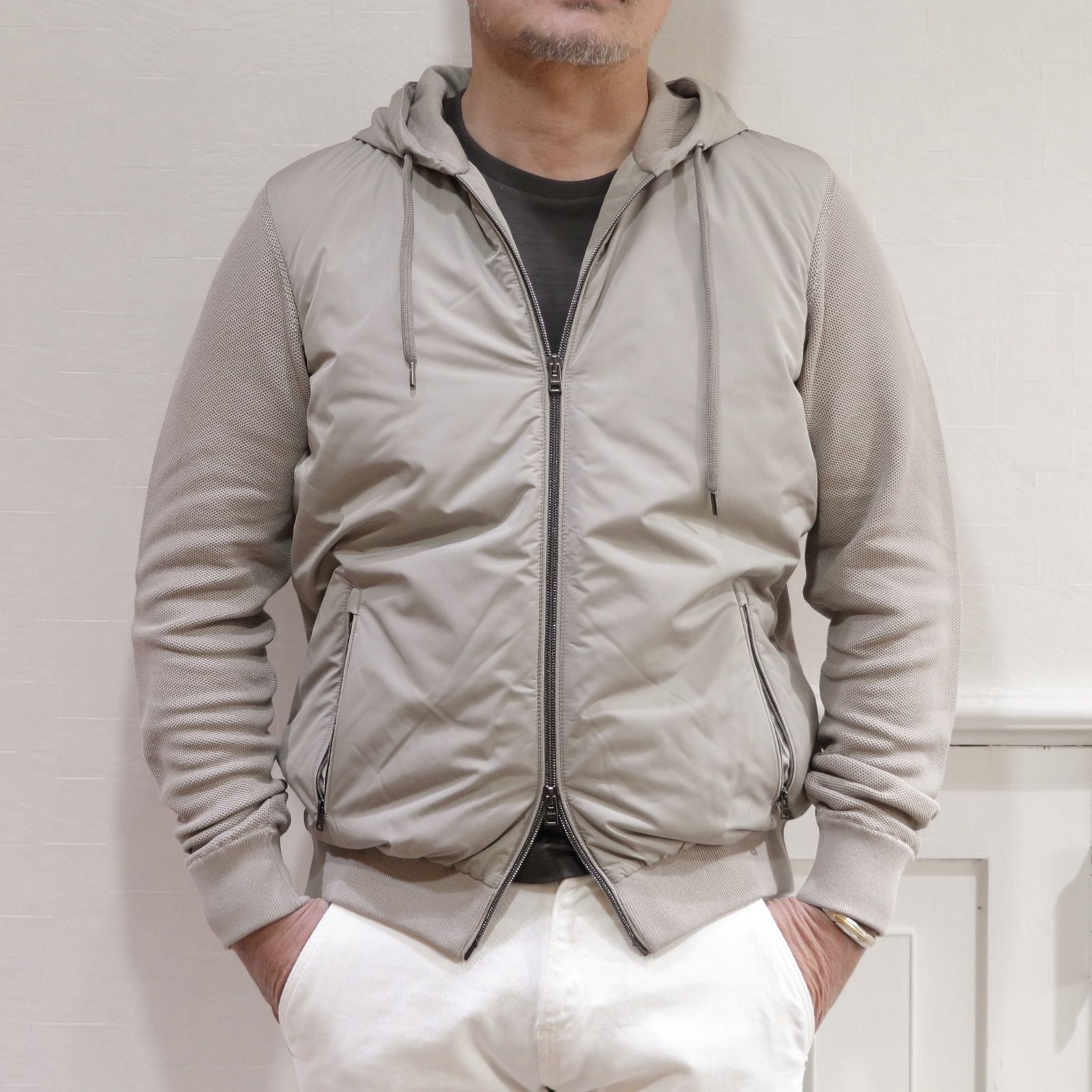 "HERNO"ハイブリッドブルゾンを使用したミルクティーカラーコーデ