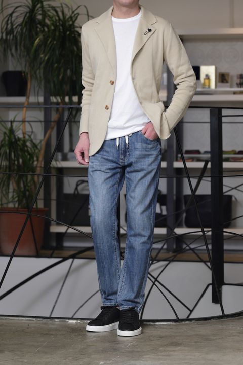 ES:Sを使用した、軽やかトレンチで魅せる大人のデニムコーデ