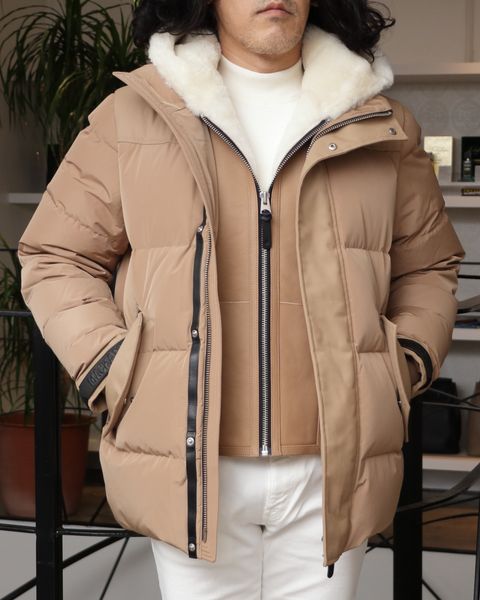 MACKAGE ダウンジャケットを使用したトーン・オン・トーンで魅せる、冬のリュクスカジュアル スタイリング