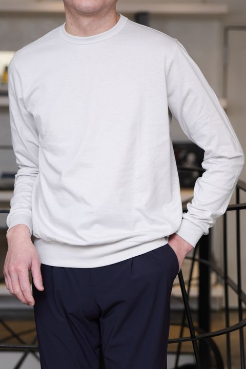 DISTRETTO12 セットアップを使用した、シンプルで差がつく大人のスポーティコーデ