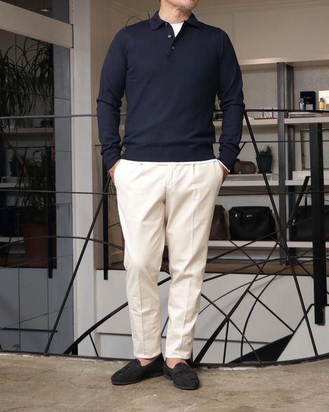 HERNO カシミア混 ブルゾンを使用したネイビーとベージュが導く、洗練と温もりの均衡