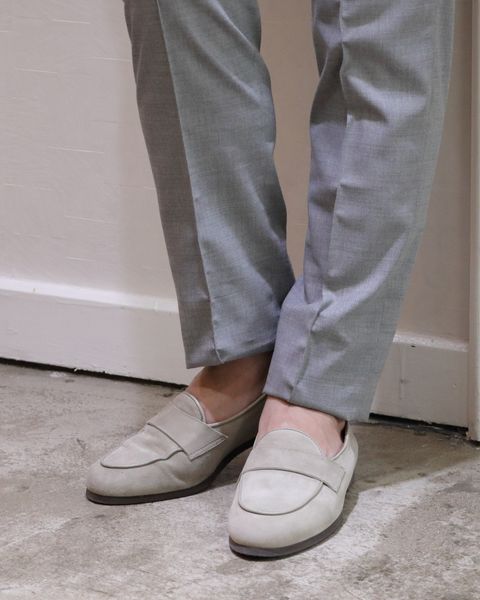 GRANSASSO ボタンレスカーディガンを使用したグレージュコーデ