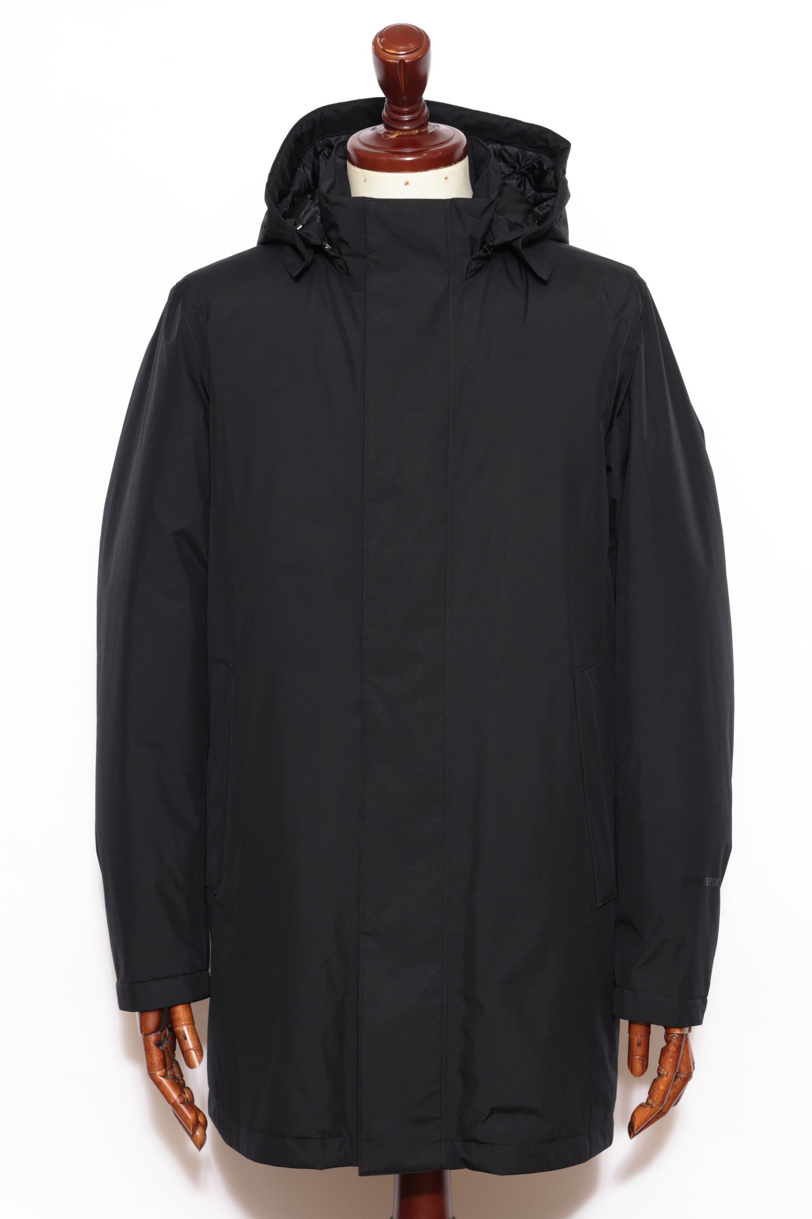 【FUNCTIONAL WARDROBE】PI001387U 2レイヤーGORE-TEX フーデットダウンコート / ブラック 9300
