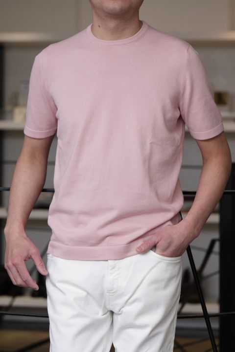 干場氏別注 BIAGINI トートバッグを使用した、キャメル×ピンクで魅せる大人のサマースタイル