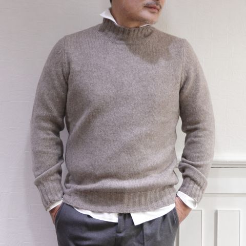 HERNOダウンコートを使用したグレージュカラースタイル