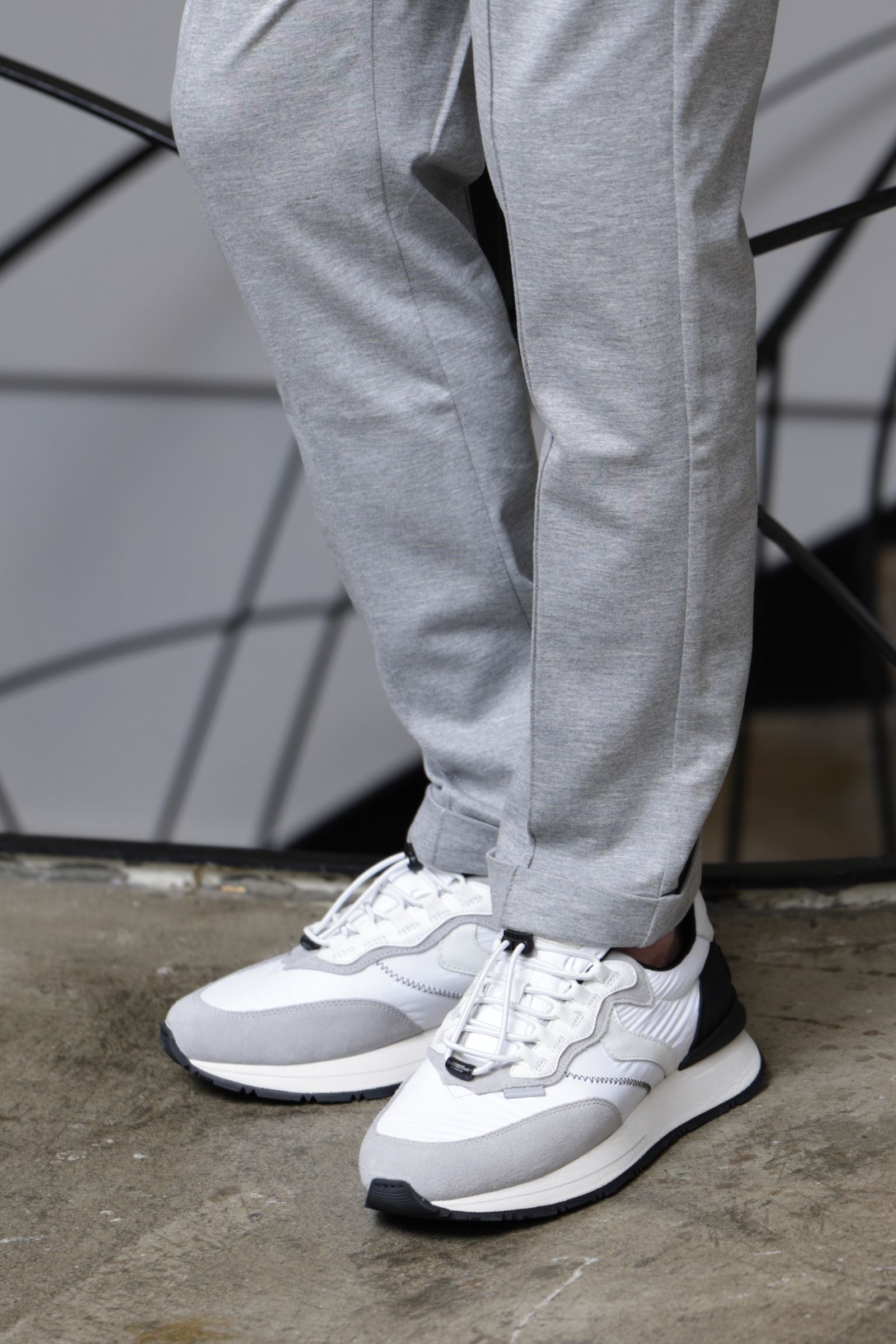 QWARK EASY ナイロン × スエード クイックシューレース ローカットスニーカー / ホワイト × ブラック