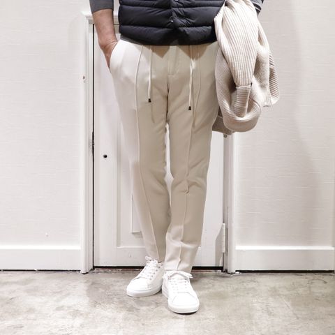 "HERNO"ダウンジレを使用したリラックススタイル