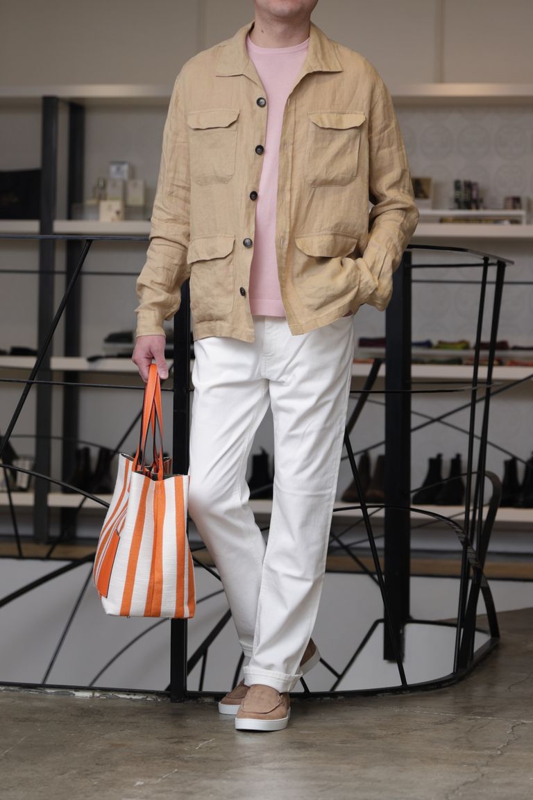 干場氏別注 BIAGINI トートバッグを使用した、キャメル×ピンクで魅せる大人のサマースタイル