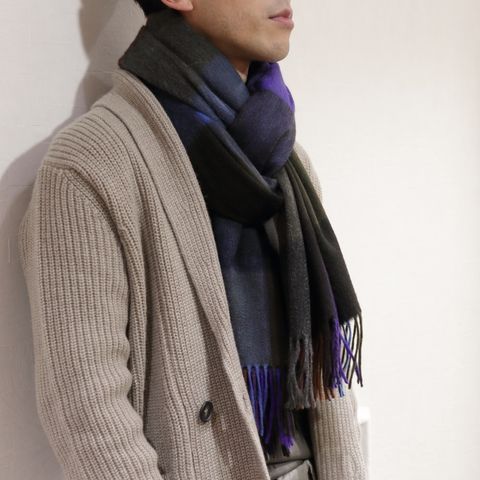 "Joshua Ellisカシミアストール"を使用したニットストールコーデ