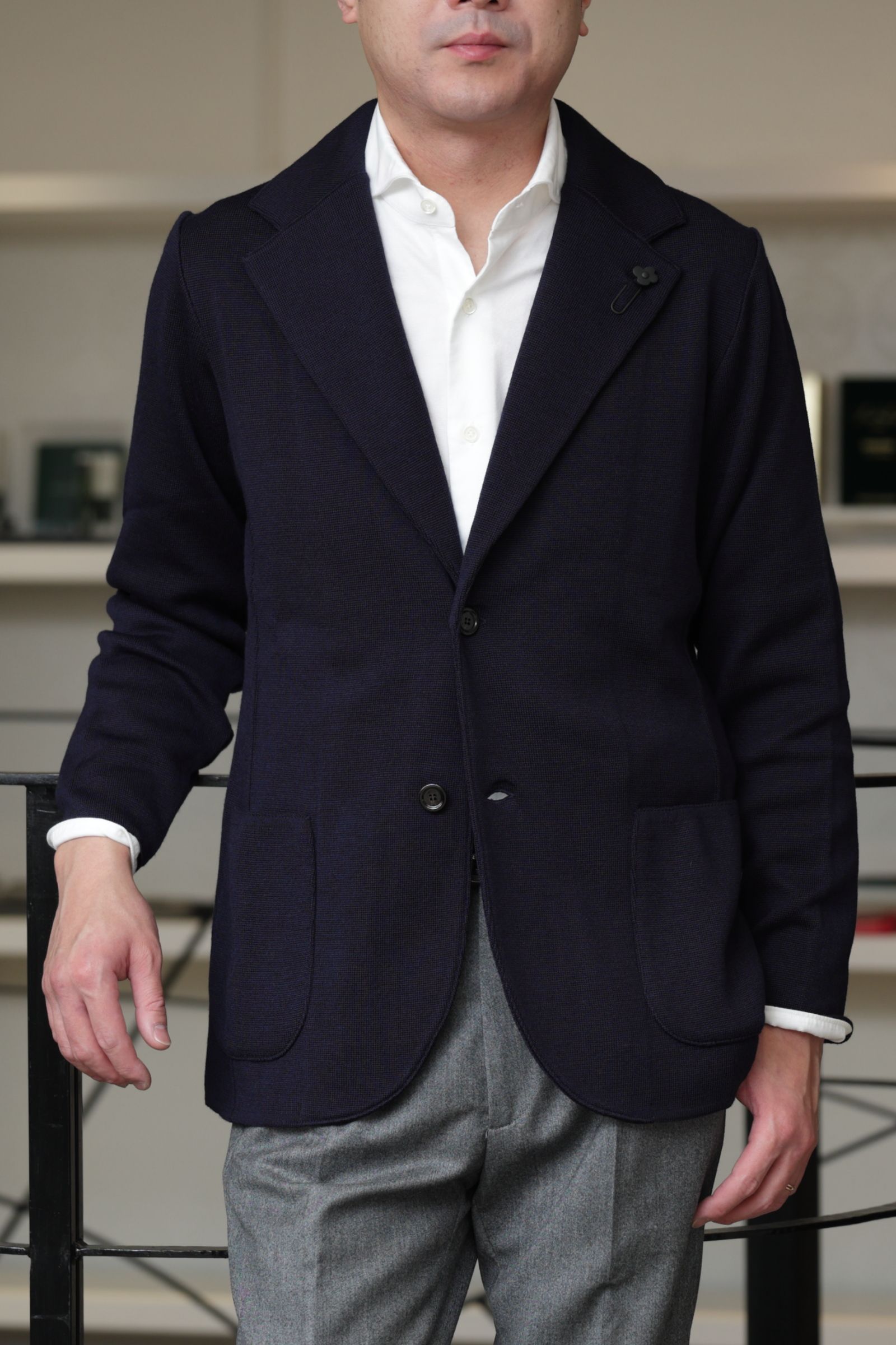 LARDINI ニットジャケットを使用した、ニットジャケットで軽やかに魅せる秋の王道スタイル
