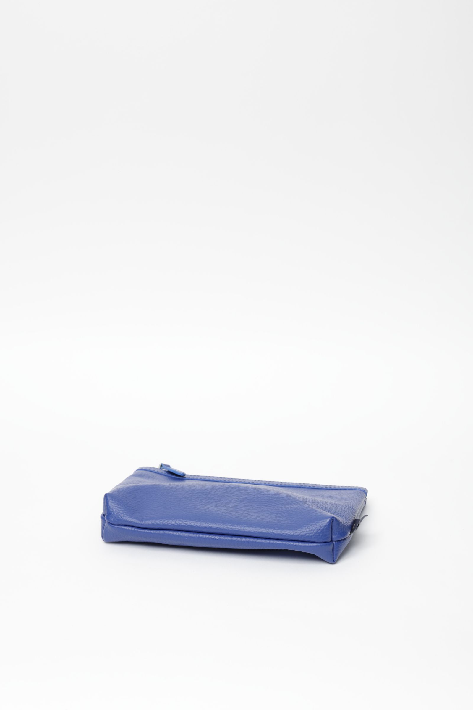 Cinque Terreシリーズ シュリンクレザー シンプルポーチ / ブルー