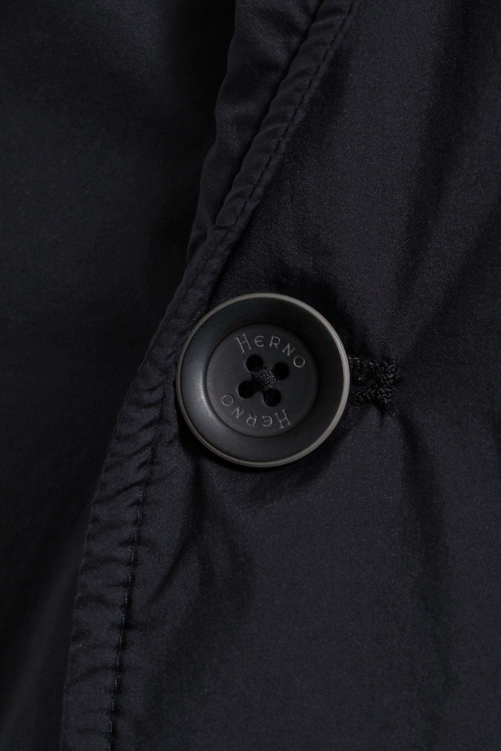 GA000168U ウォーターレペレント 撥水ストレッチナイロン ライトダウン 2B ジャケット / ブラック 9300