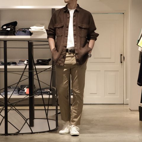 "イカイのチノパン"を使用した大人カジュアルコーデ