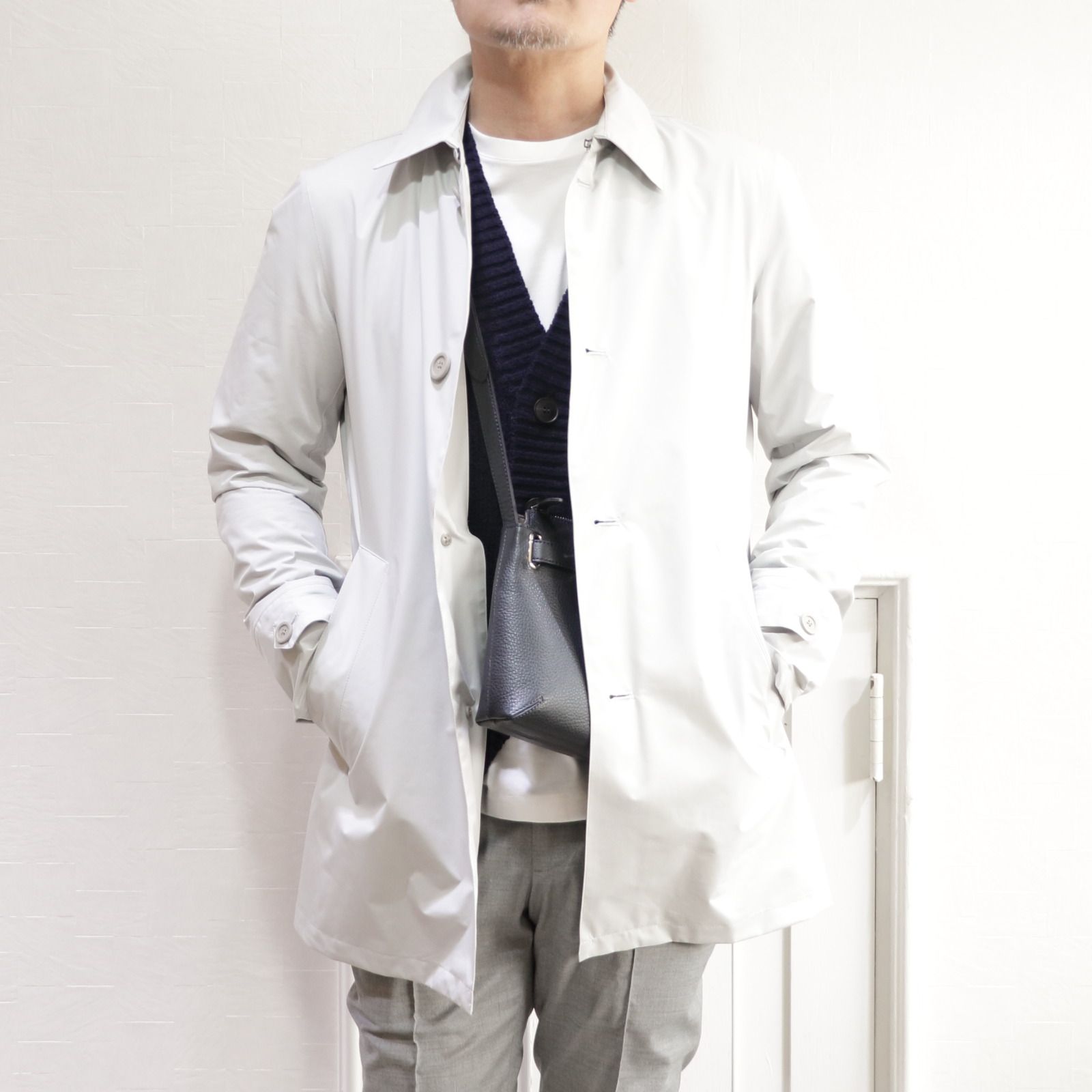 HERNO ラミナーコートを使用したトラベルカジュアルコーデ