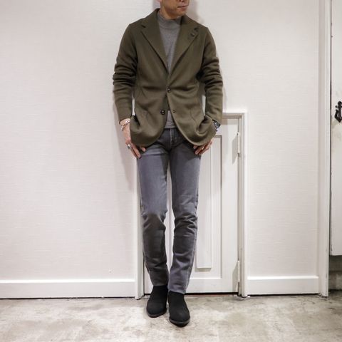 "HERNOダウンコート"を使用したリラックスカジュアルコーデ