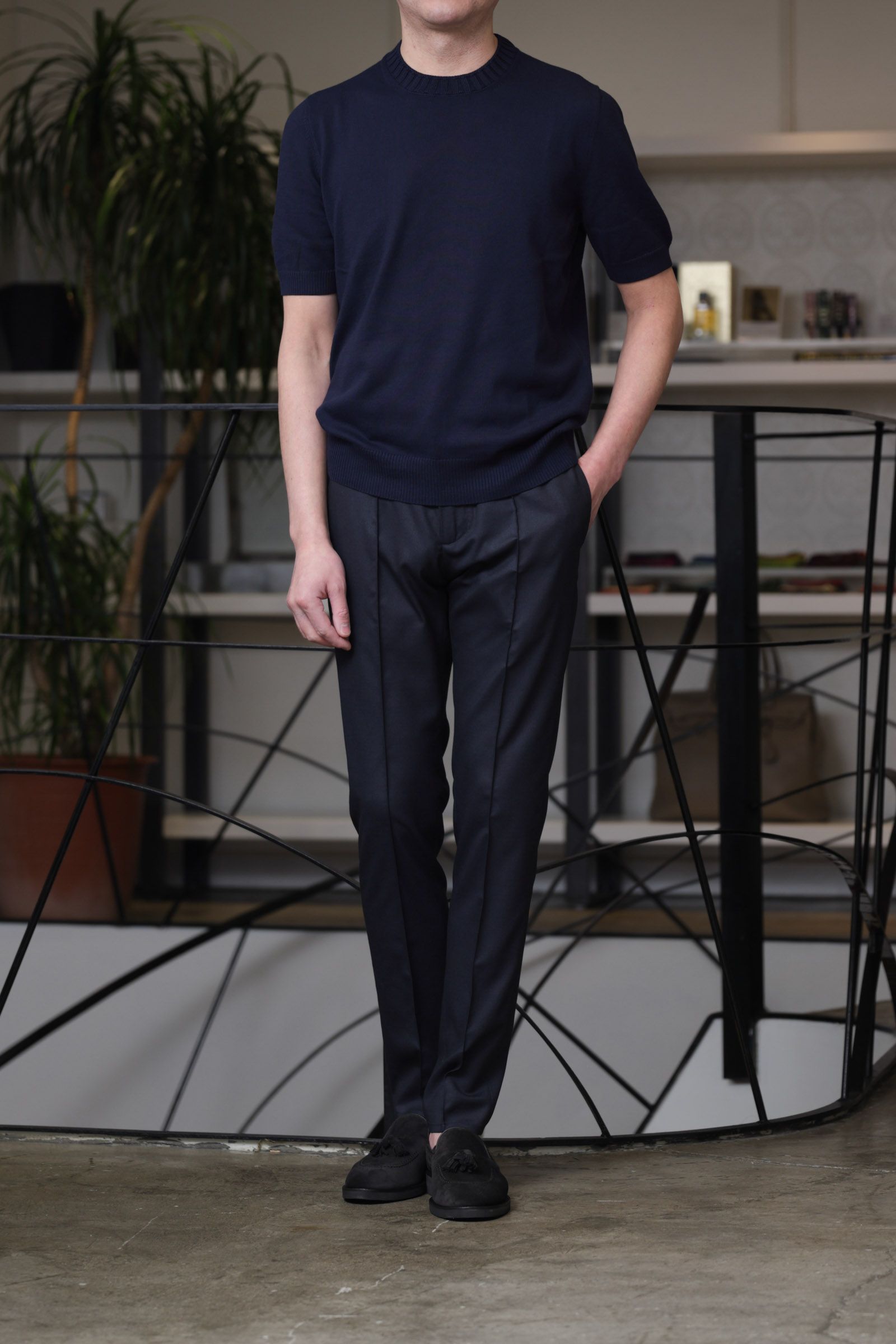 ジャブスアルキヴィオ セットアップスーツを使用した、ネイビーで整える軽快セットアップスタイル