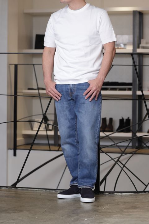 HERNO リネンブルゾンを使用した、ワイドシルエットで魅せる都会派カジュアル