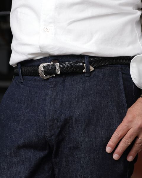 EMMETI JURIを使用したグレージュ×ホワイトで魅せる、上質カジュアルの完成形スタイル