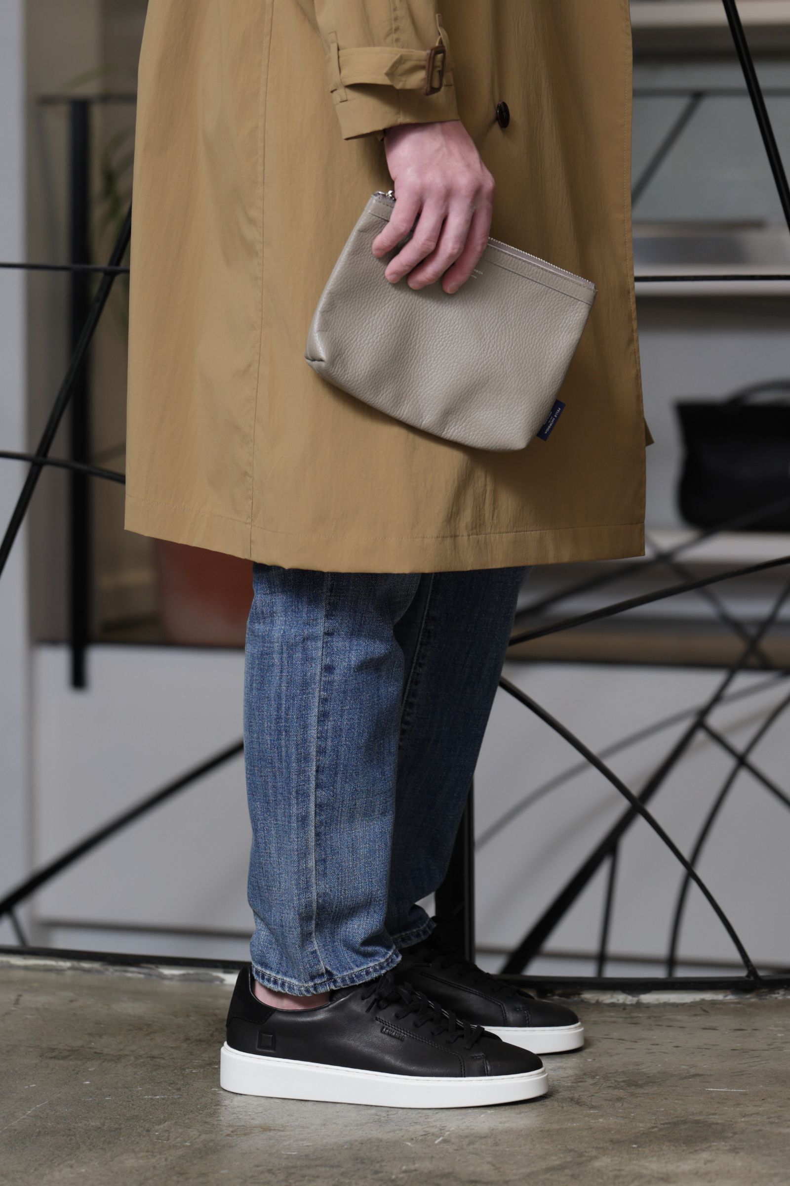 Cinque Terreシリーズ シュリンクレザー シンプルポーチ / トープ