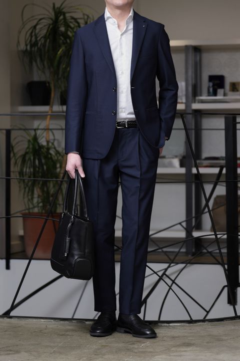 ネイビーで整える、軽やかセレモニースタイル