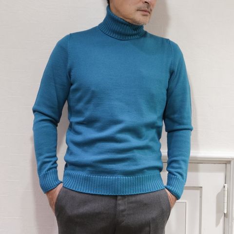 "HERNO"ダウンコートを使用したドレスカジュアルスタイル