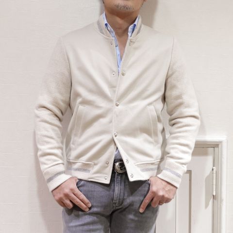 "GRANSASSO"ニット切り替えスタジャンを使用したデニムカジュアルスタイル