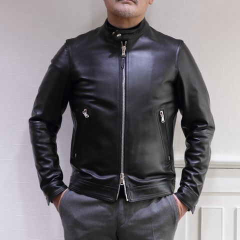 EMMETIレザージャケットを使用した上品ブラックスタイル