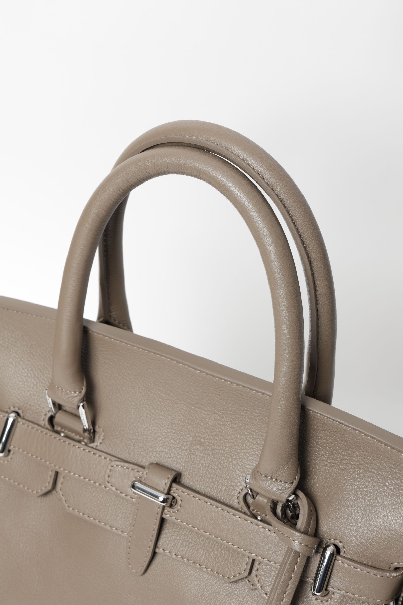 Maiden Voyageシリーズ メイデン ヴォヤージュ ミニ フラップボストンバッグ / グレージュ