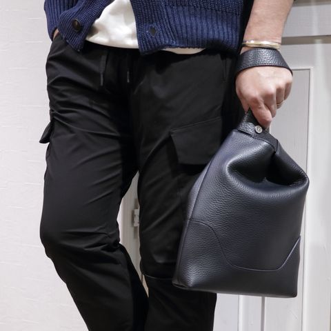 "GRANSASSO"ショールカラーカーディガンを使用した休日キレイめリラックススタイル
