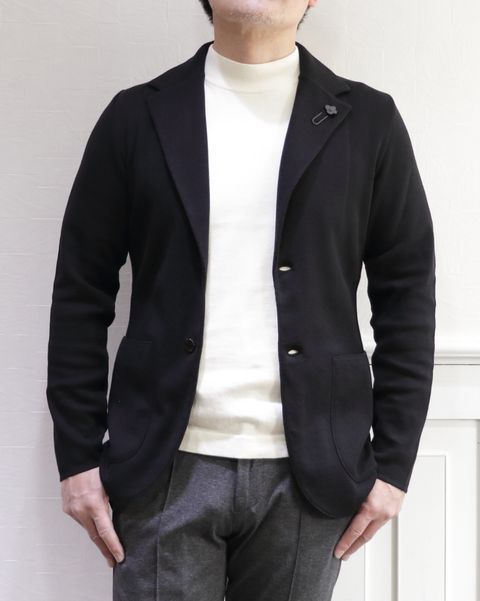 LARDINI ニットジャケットを使用したリラックスジャケパンコーデ