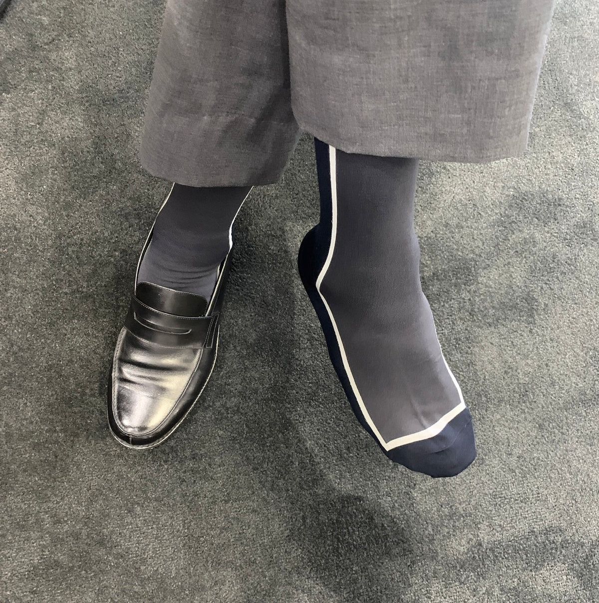 ネコポス対応(385円で発送)/ WINDOW  パネルデザイン コットン ソックス / カーキxブラック