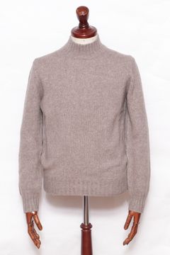 HERNOダウンコートを使用したグレージュカラースタイル