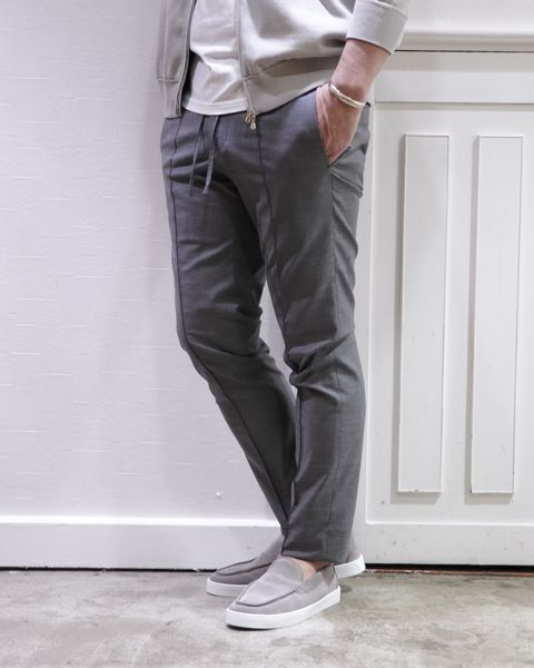 FILIPPO DE LAURENTIISジップアップニットを使用したミルクティーコーデ