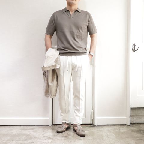 "JOHN SMEDLEY"スキッパーポロを使用したミルクティーコーデ
