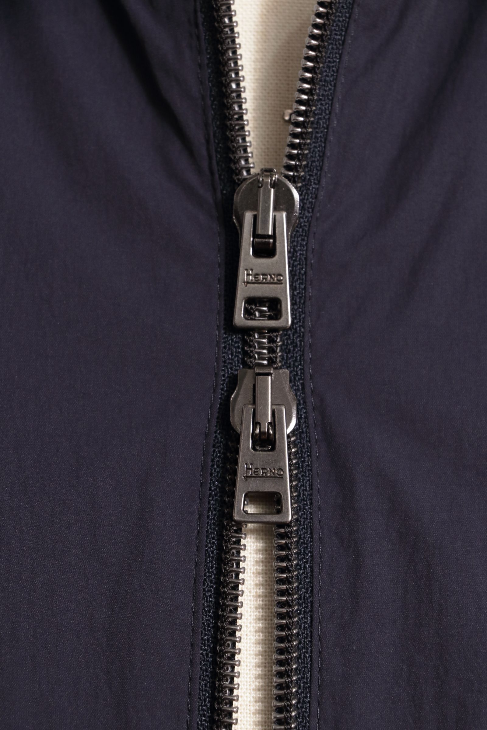 新品✨定価13万　HERNO ナイロンジャケット　撥水加工　ネイビー　濃紺38 ヘルノ / HERNO / ジャケット / 撥水 ナイロン ストレッチ