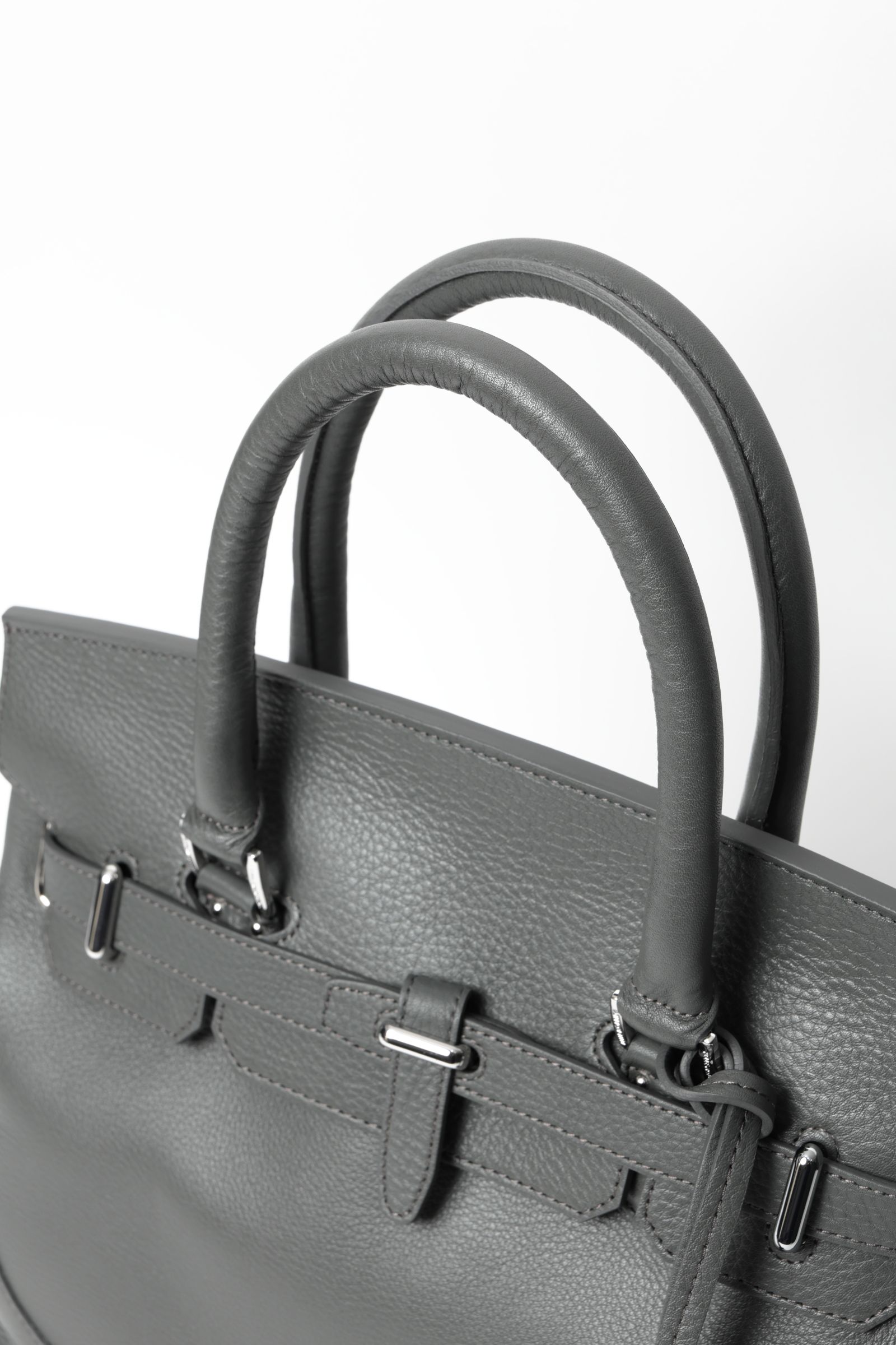 Maiden Voyageシリーズ メイデン ヴォヤージュ ミニ フラップボストンバッグ / チャコールグレー