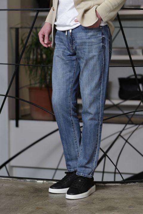 ES:Sを使用した、軽やかトレンチで魅せる大人のデニムコーデ