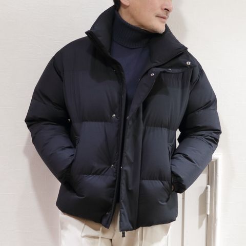 "HERNO"ボリューミーダウンを使用したドレスポスタイル